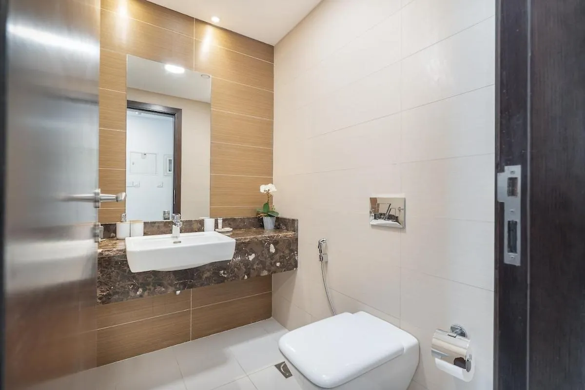 Wonderful 1-Bedroom With Canal View At Sparkle Tower In Dubai Marina Апартаменты