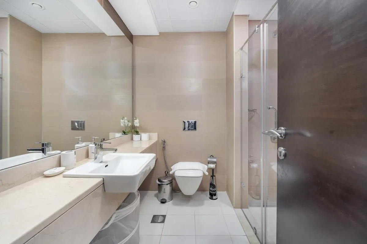 Апартаменты Wonderful 1-Bedroom With Canal View At Sparkle Tower In Dubai Marina