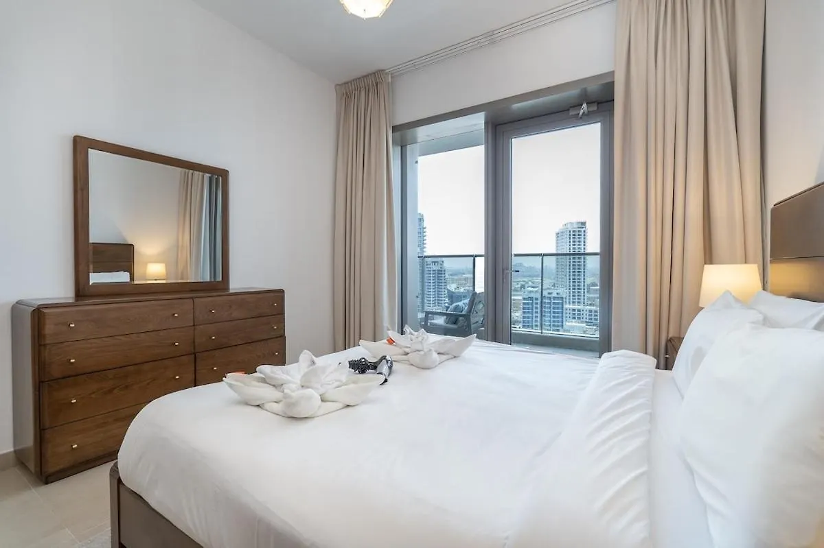 Wonderful 1-Bedroom With Canal View At Sparkle Tower In Dubai Marina