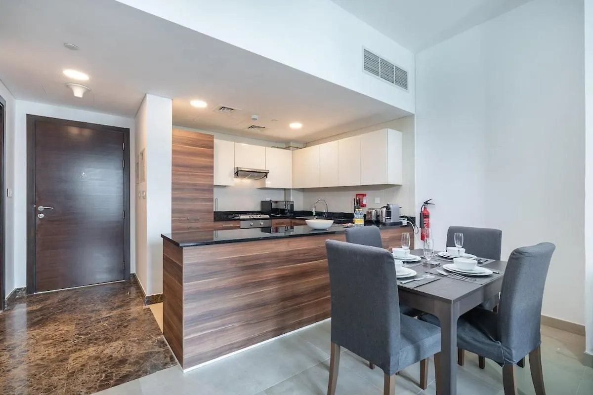 Апартаменты Wonderful 1-Bedroom With Canal View At Sparkle Tower In Dubai Marina